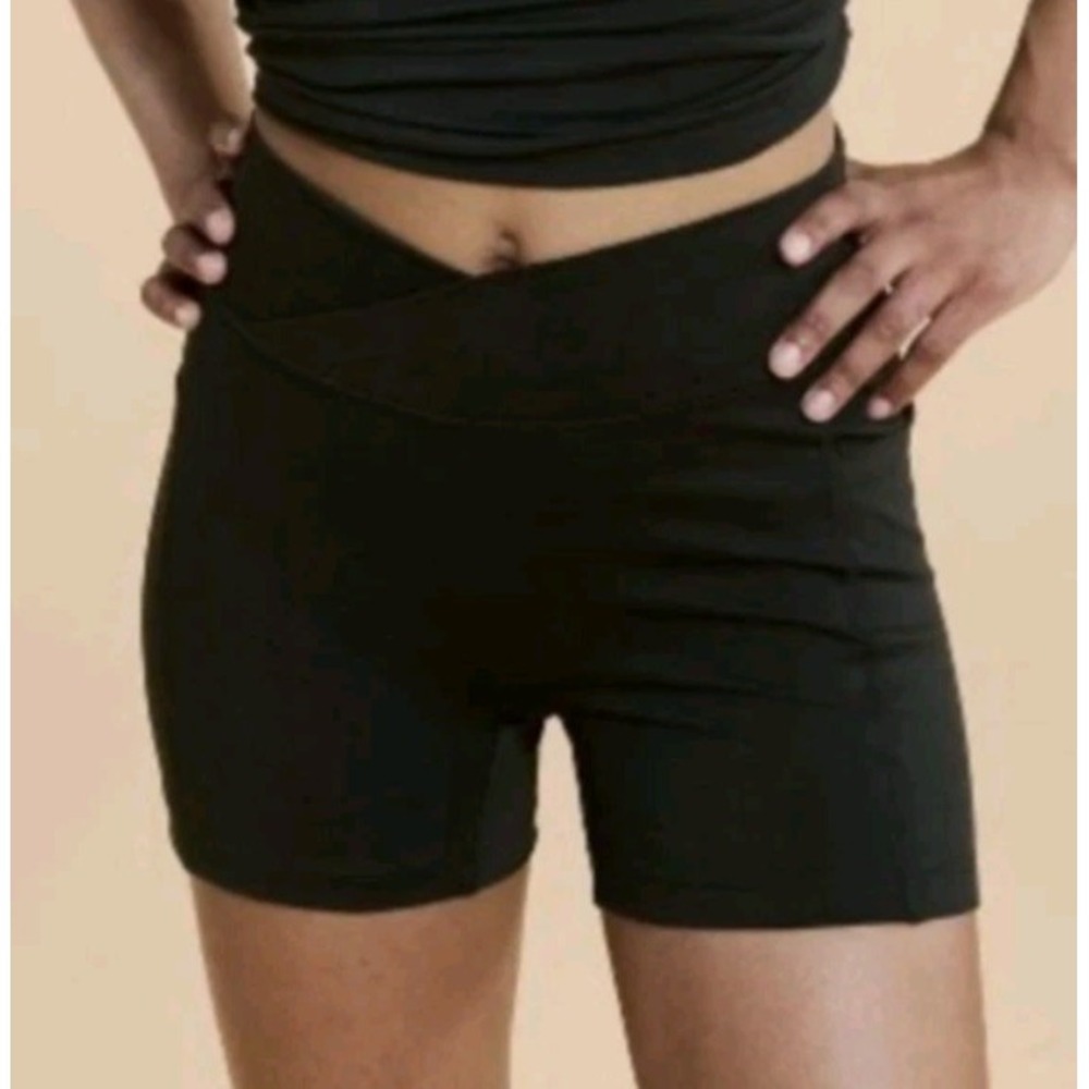 Blogilates Women's Criss Cross Scrunch Bike Shorts Jet Black Size XS, NWT